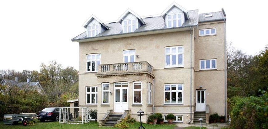 1055 – Skøn villa-lejlighed i Charlottenlund