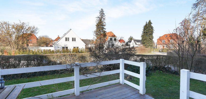 1308 – Skøn villa-lejlighed i Valby