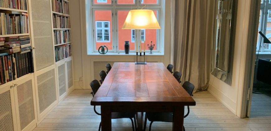 1644 – Flot treværelses lejlighed på Christianshavn