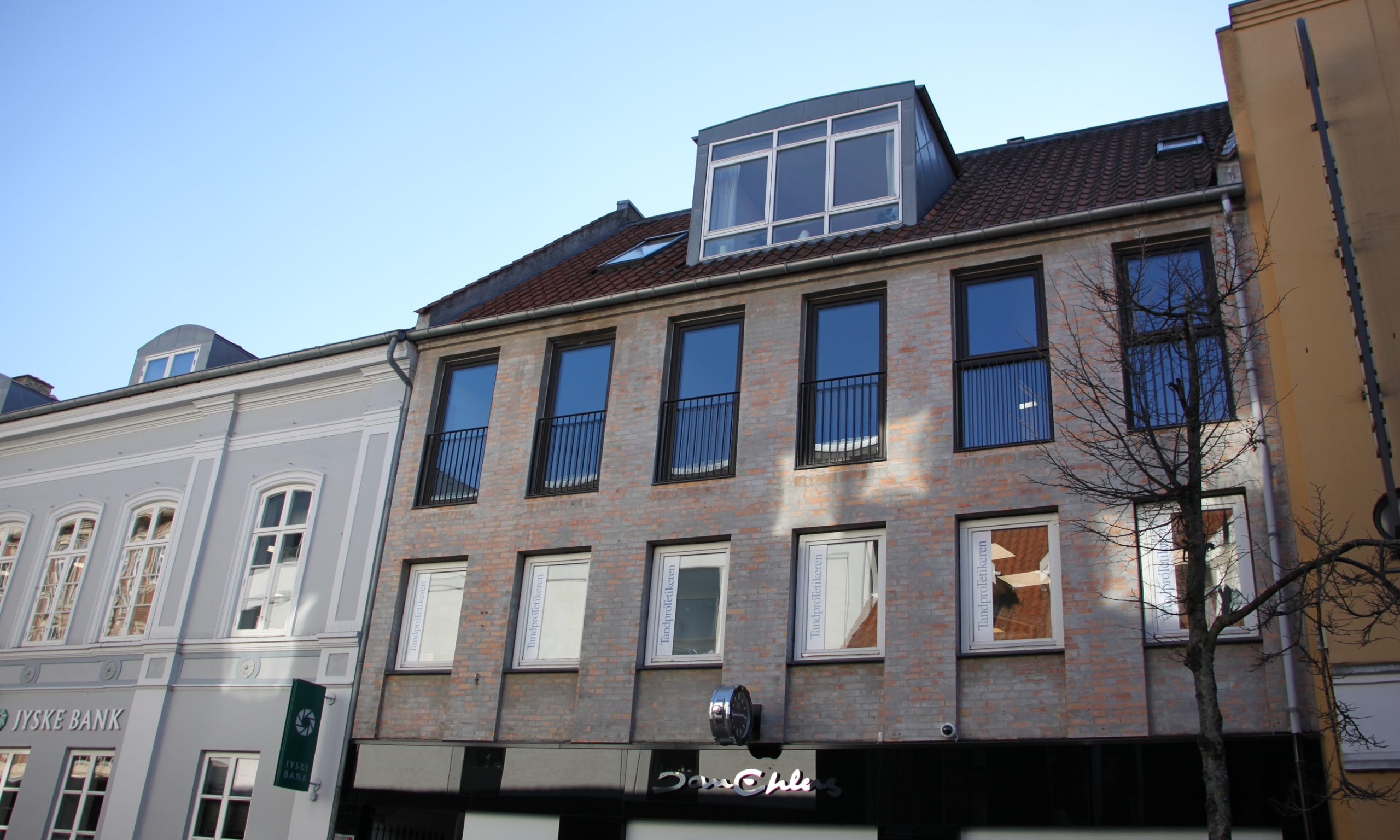 1665 – Unique home on the pedestrian street in Hillerød with parking