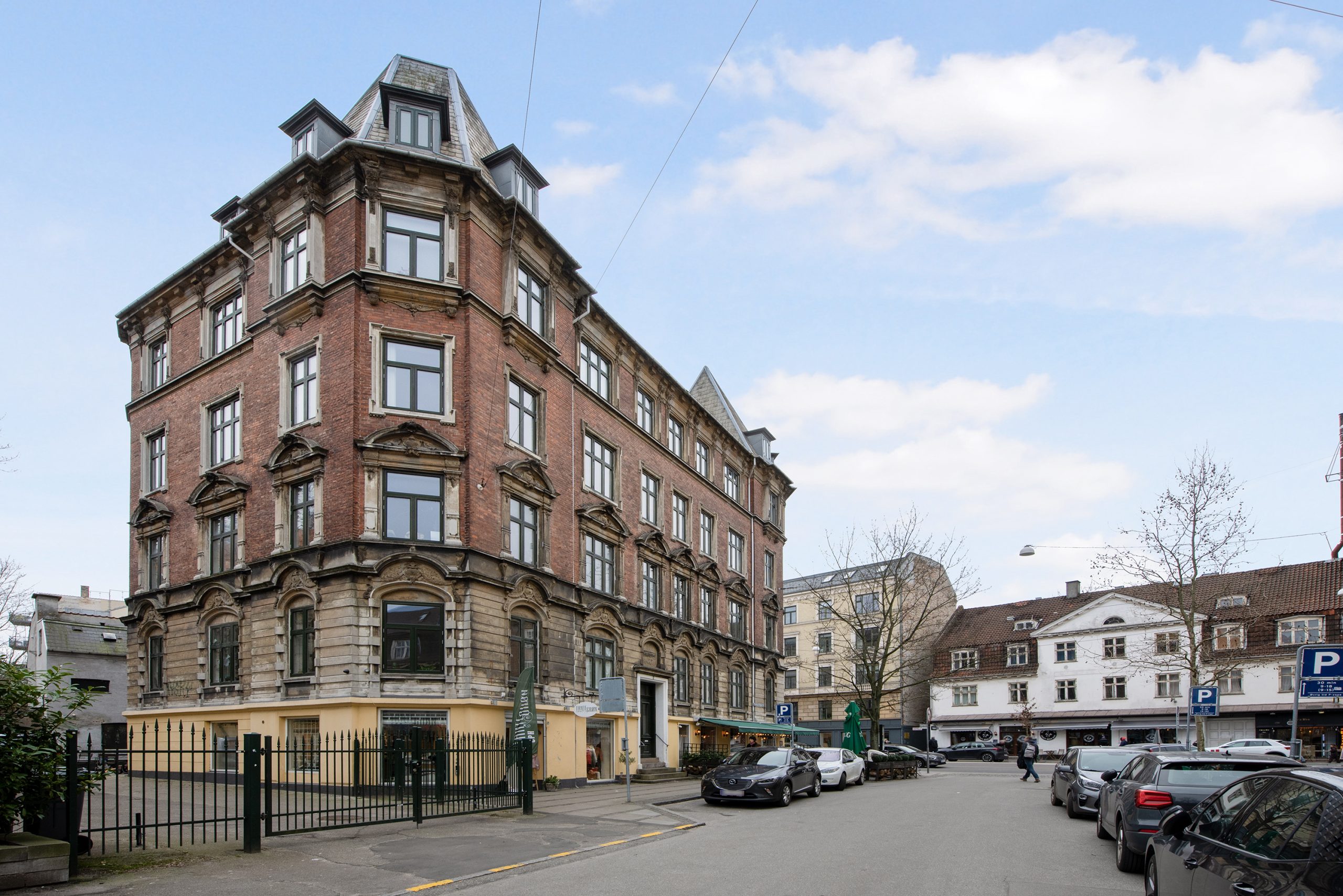 1697 – Stor møbleret bolig på Frederiksberg