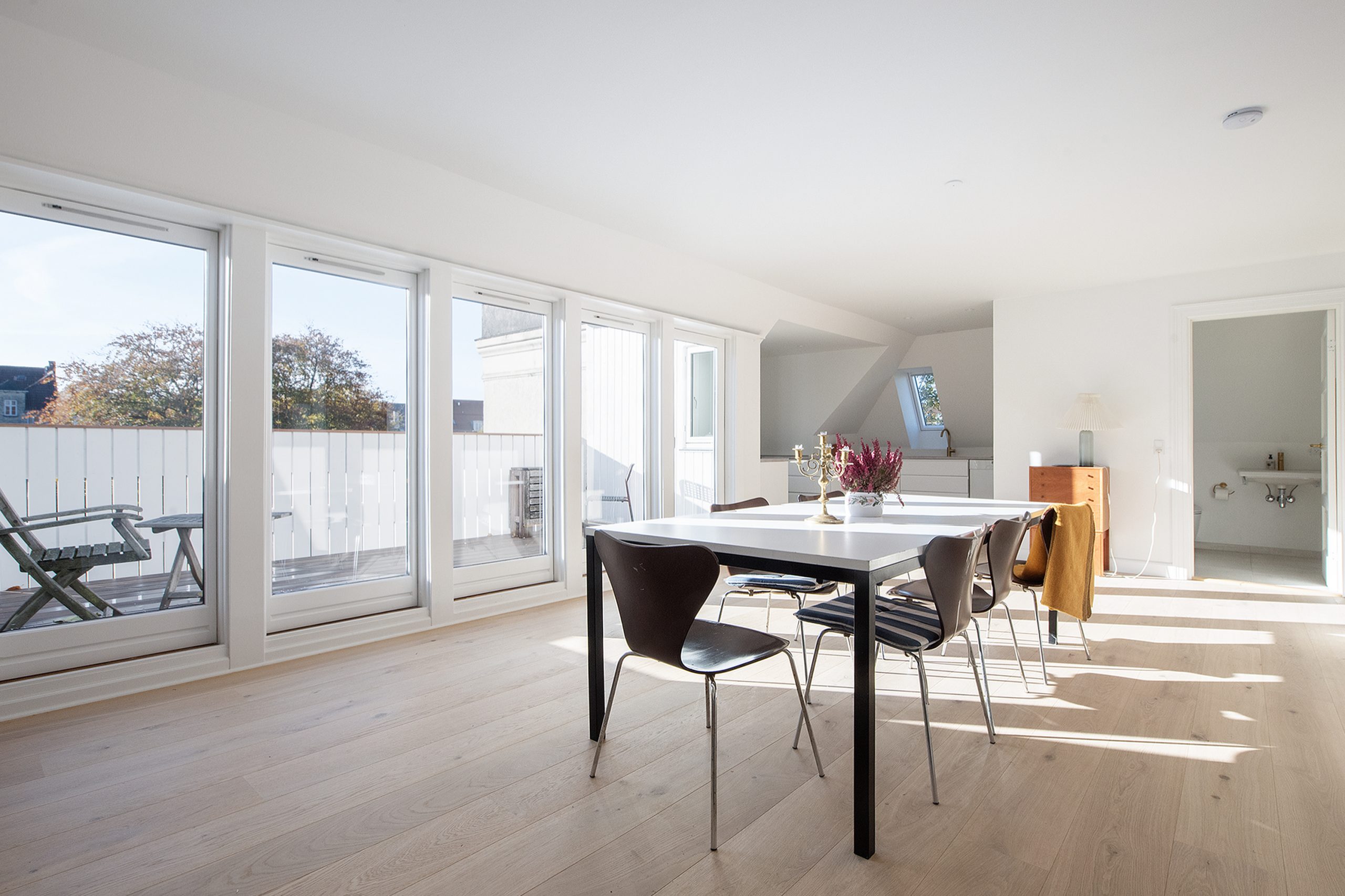 1789 – Completely renovated apartment in Frederiksberg