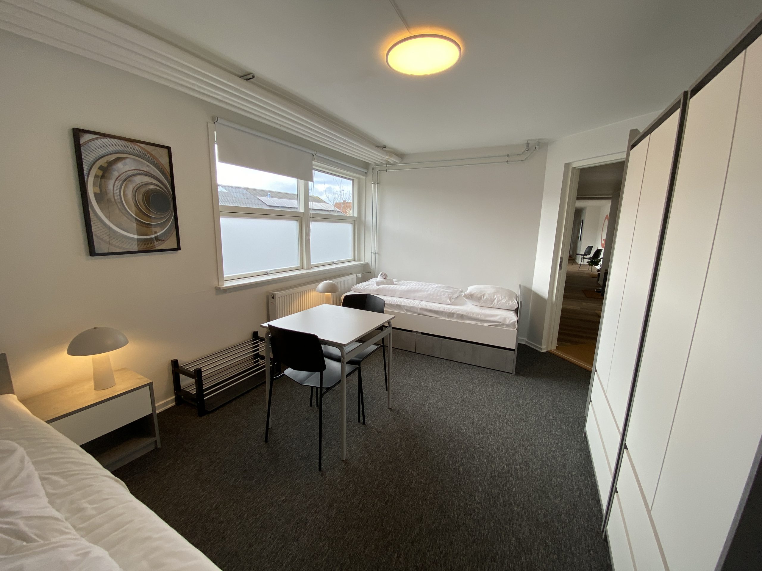 0001 – Q-Work / Møbleret værelse med to enkeltsenge i Køge