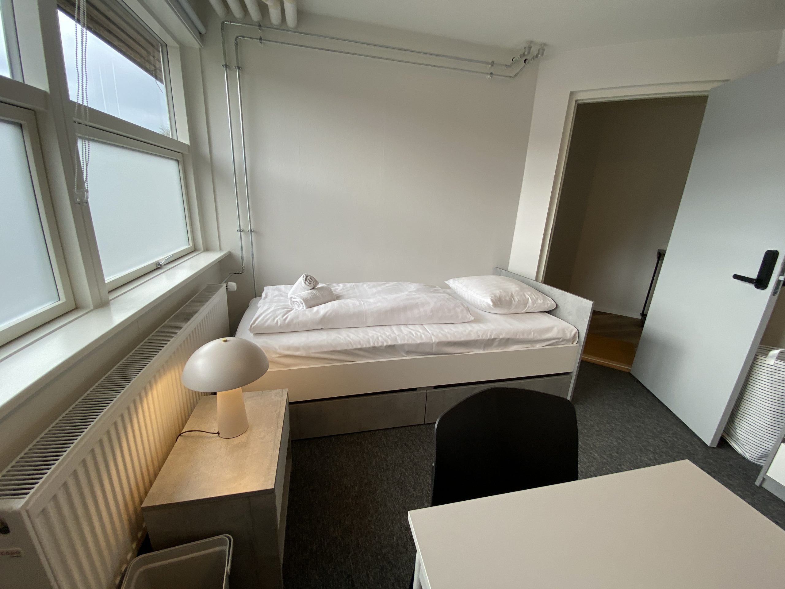 0002 – Q-Work / Møbleret værelse enkelt seng i Køge