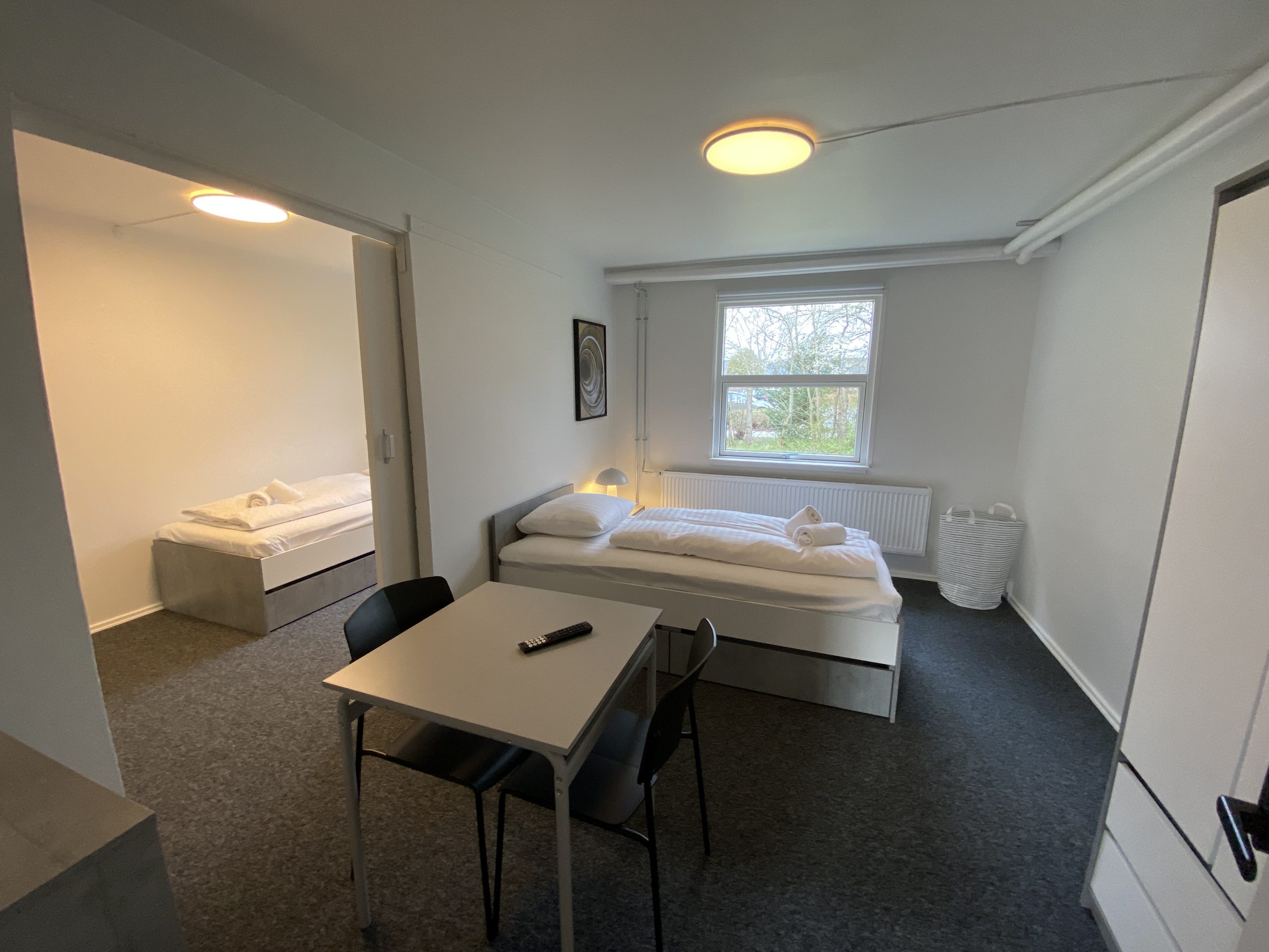 0005 – Q Work / furnished doubble room with two single beds in Køge