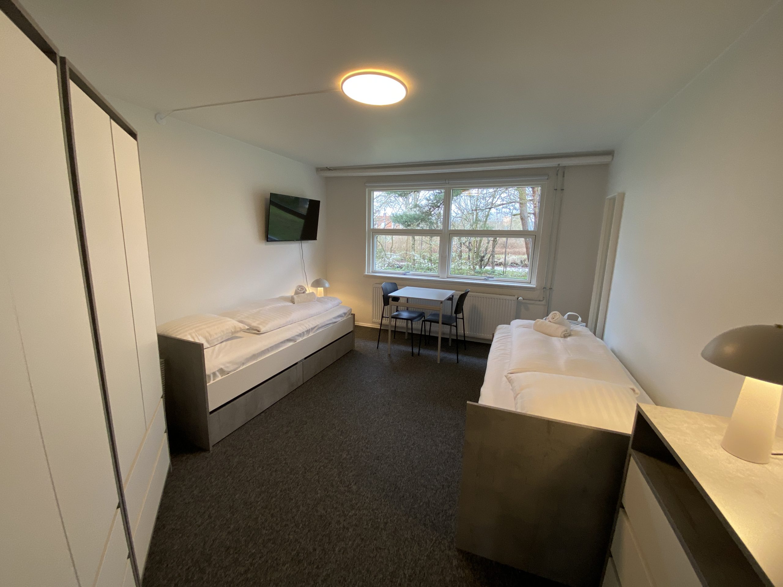 0007 – Q-Work / Møbleret værelse med to enkeltsenge i Køge